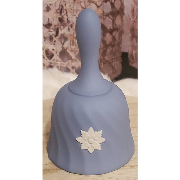 Wedgwood England Jasperware Swan Snow Flake Bell 3" - Picture 2 of 5